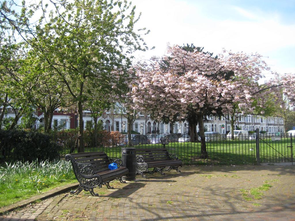 Holmewood Homestay Londen Buitenkant foto